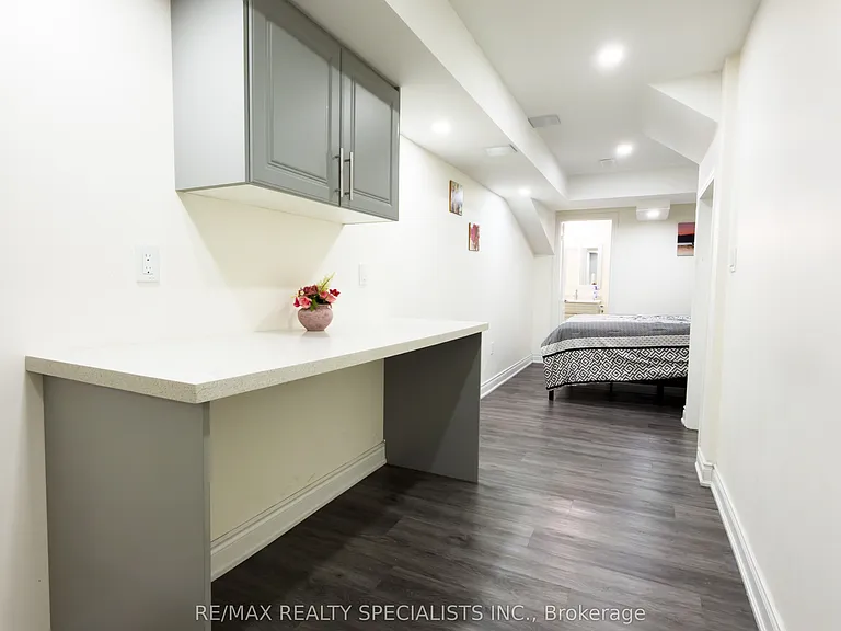 602 Queen Mary Dr #LOWER — Photo 7