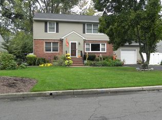392 Windsor Rd, Bergenfield, NJ 07621