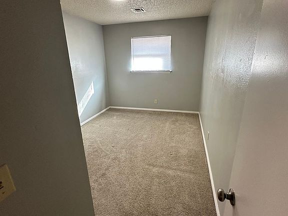 4th image of 108 NE Katherine Ave #116E