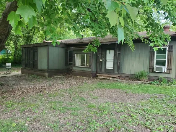 9 Acorn Ln, Glen Carbon, IL 62034