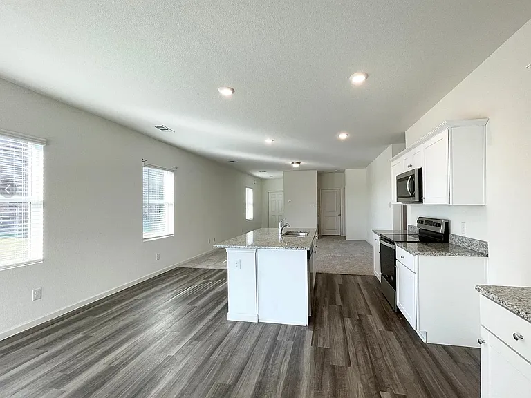 403 Covington Cv — Photo 4
