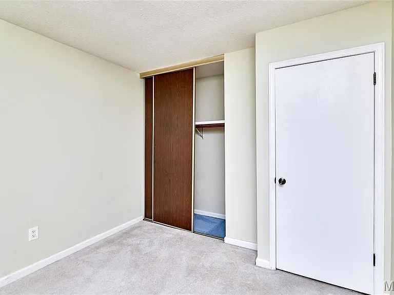 241 Valleyoak Ct — Photo 21