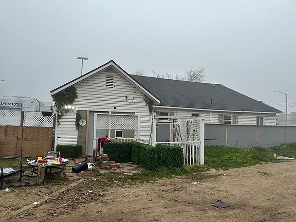 3rd image of 701 W Bianchi Rd