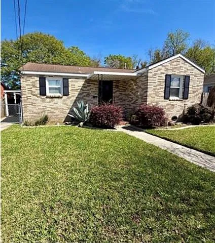 4 bed, 2.0 bath, 1580 sqft, $2,450 — Photo 1