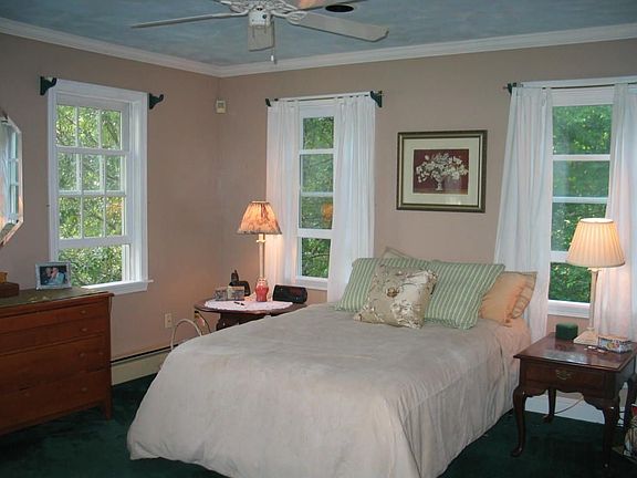 Bedroom w/Full Bath
