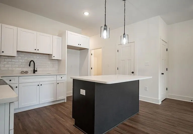 382 N Chase St — Photo 7