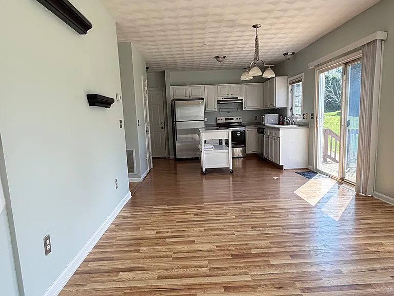 125 Goldenrod Dr #A — Photo 2