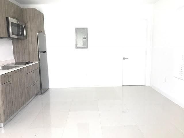 1st image of 1419 W Avenue # First Floor
