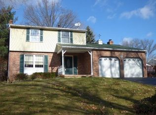 44 Farmington Dr, York, PA 17407