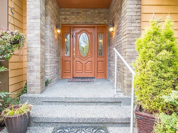 4th image of 616 165th Ave SE