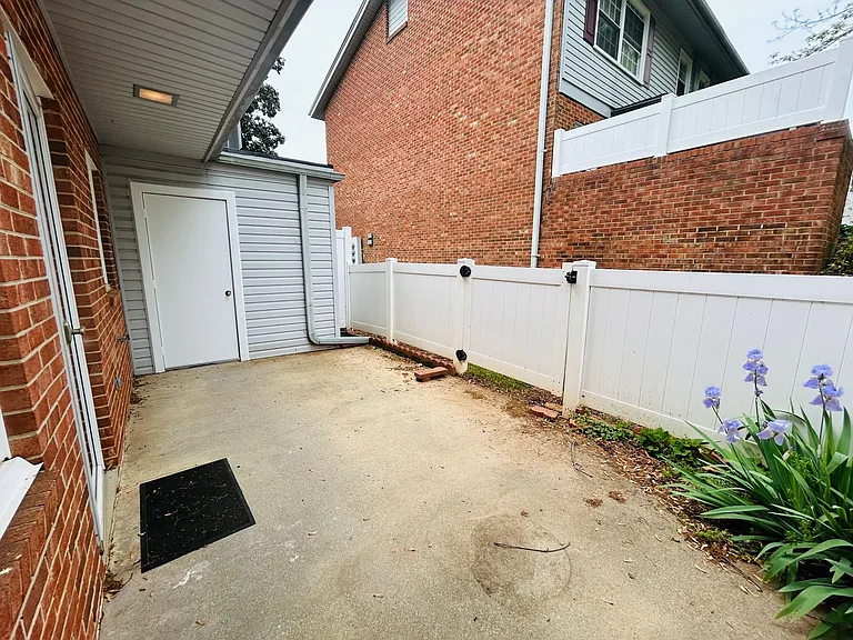4725 Tower Rd — Photo 20