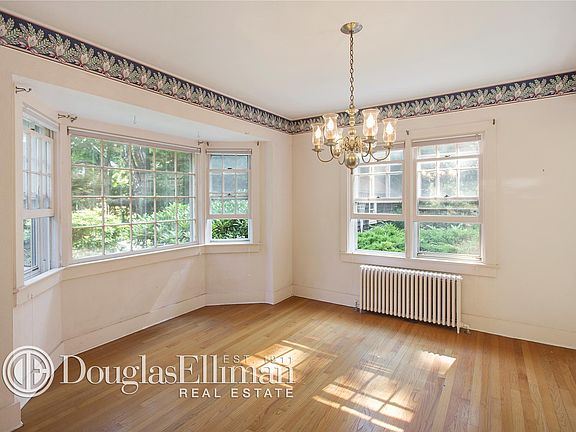 2nd image of 35 Sag Harbor Tpke