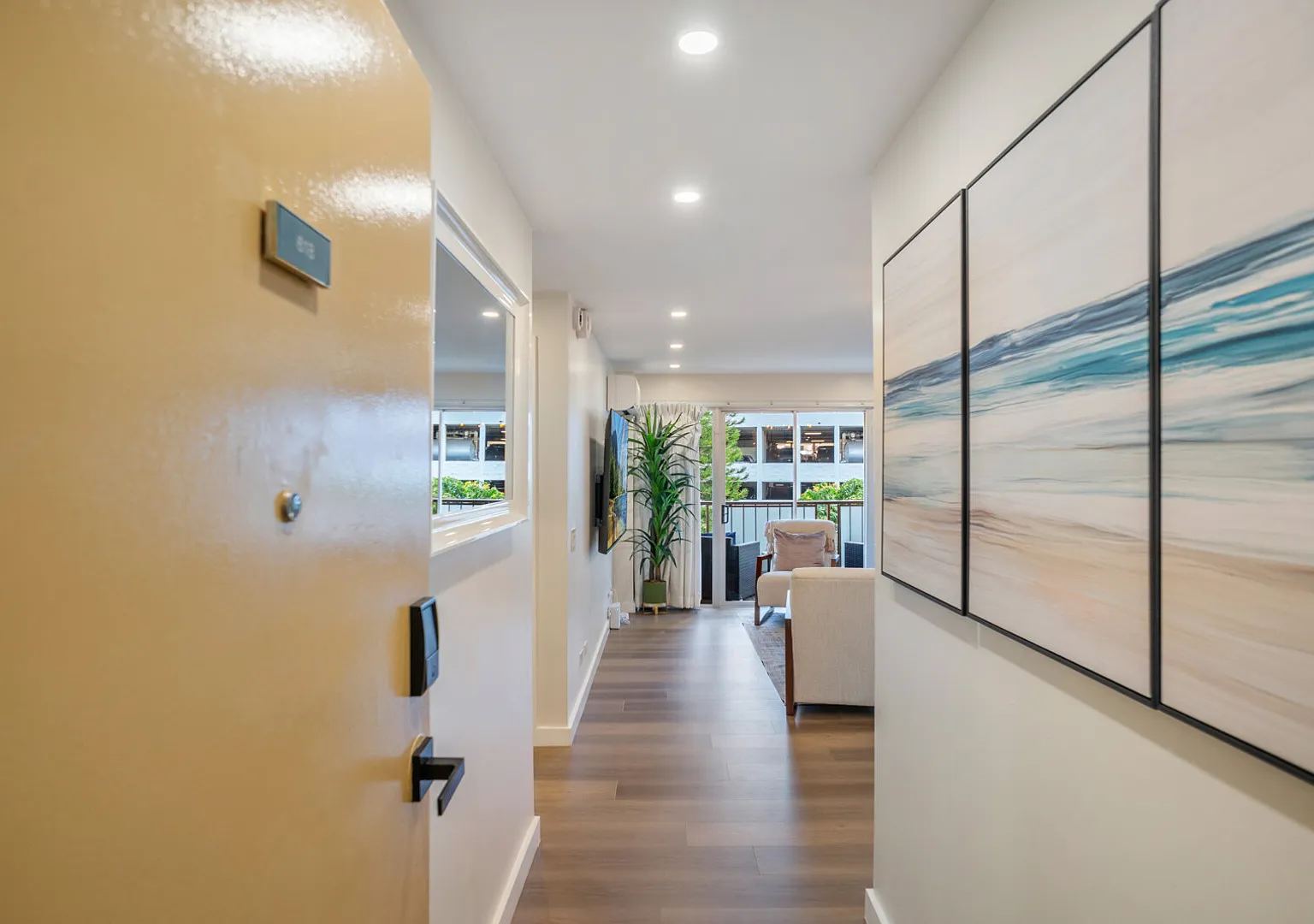 Walking Distance to Beach! 3Bed 2Bath AC, Parking — Photo 2