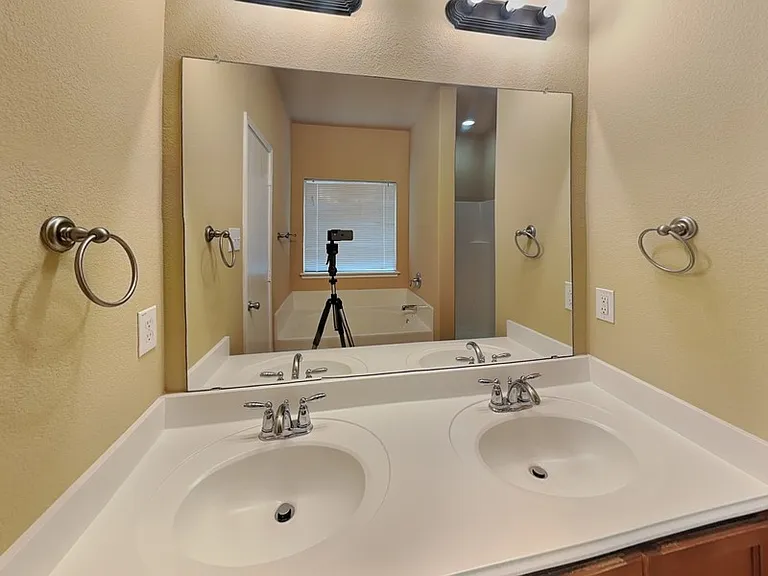 629 Saddleway Dr — Photo 8