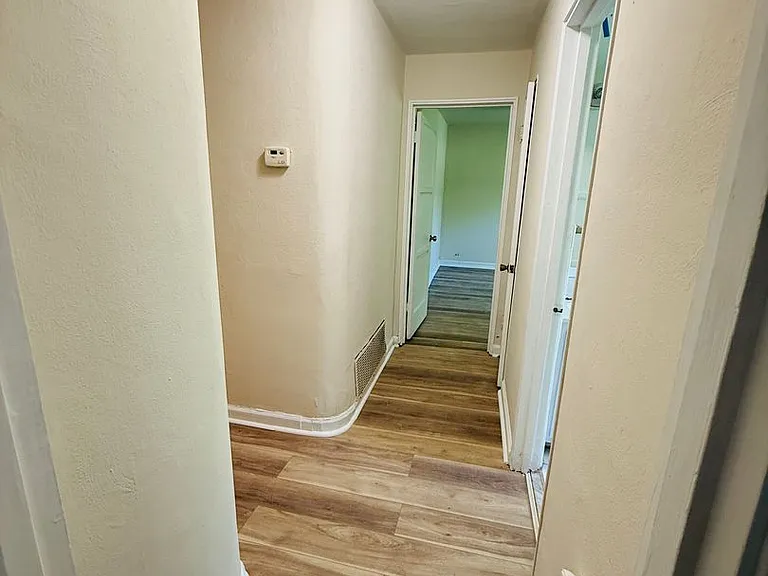 544 Thurston Ave — Photo 16