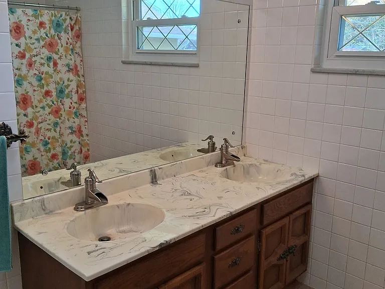 233 N Meadowlark Dr — Photo 13