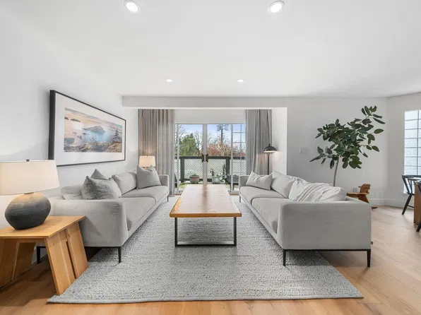 224 W 16th St #1, North Vancouver, BC V7M 1T6