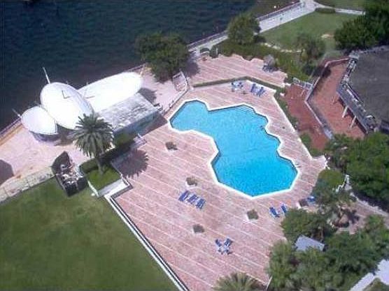 2nd image of 11111 Biscayne Blvd #2104