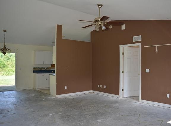 2nd image of 208 Nancy St