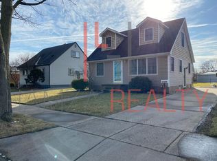 23800 Beverly St, Saint Clair Shores, MI 48082