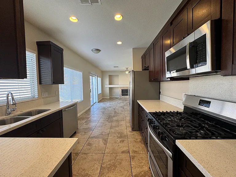 2883 Cordillera Dr — Photo 10