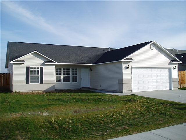 2nd image of 2957 Ruby St