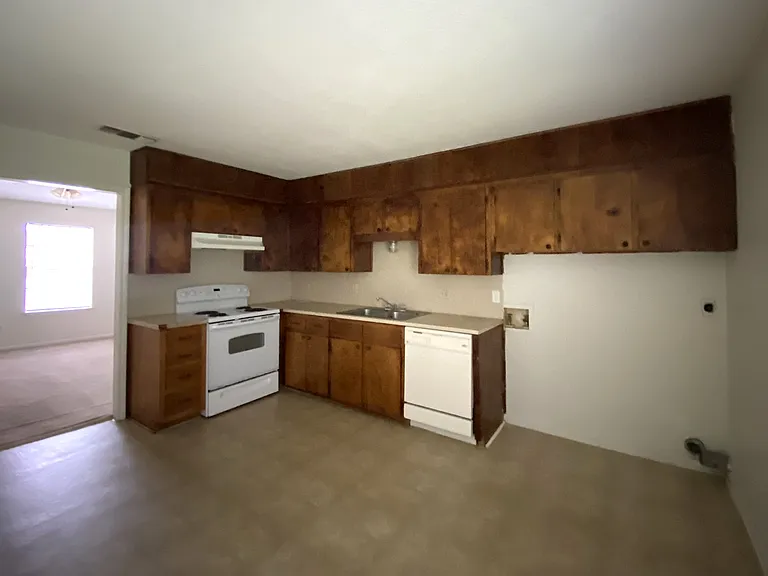 4800 Rainbow Cir #B — Photo 6
