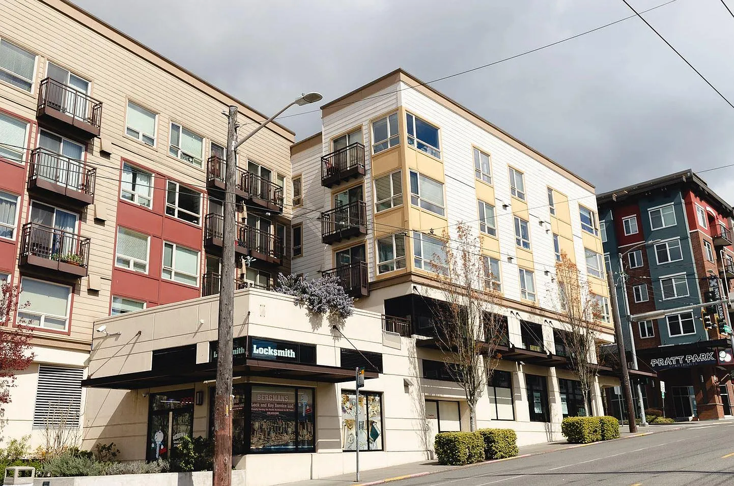 Squire Park Plaza — Photo 1