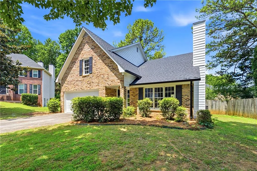3 bed, 2.5 bath, 2246 sqft, $2,350 — Photo 2