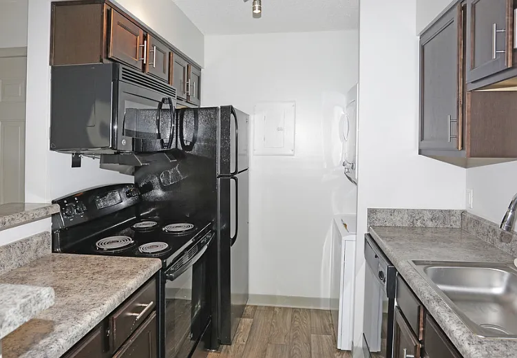 Brightwaters Apartments — Photo 12