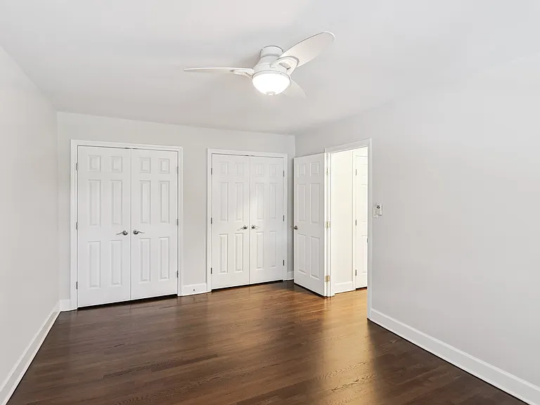 Queens Gardens Apartments — Photo 10