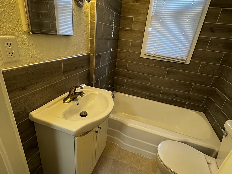 913 Forest Ave — Photo 24
