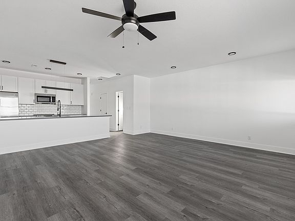 4th image of 2165 Casablanca Way #2104