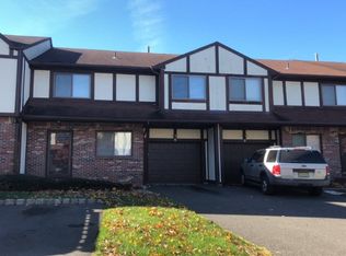 5 Devonshire Ct, Ewing, NJ 08628