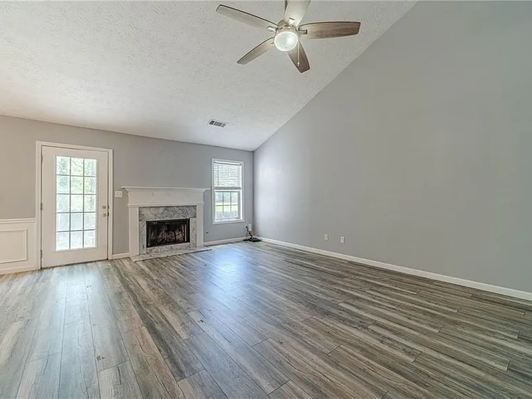 1617 Amhearst Walk Rd — Photo 4