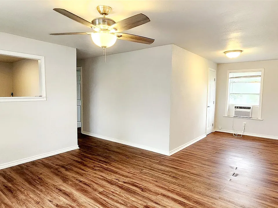136 W Marion St