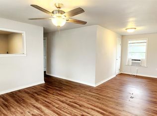 136 W Marion St, Clute, TX 77531