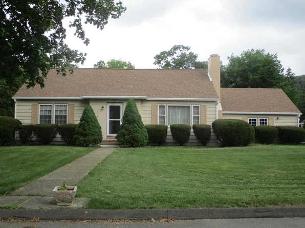 98 Redfield Dr, Elmira, NY 14905