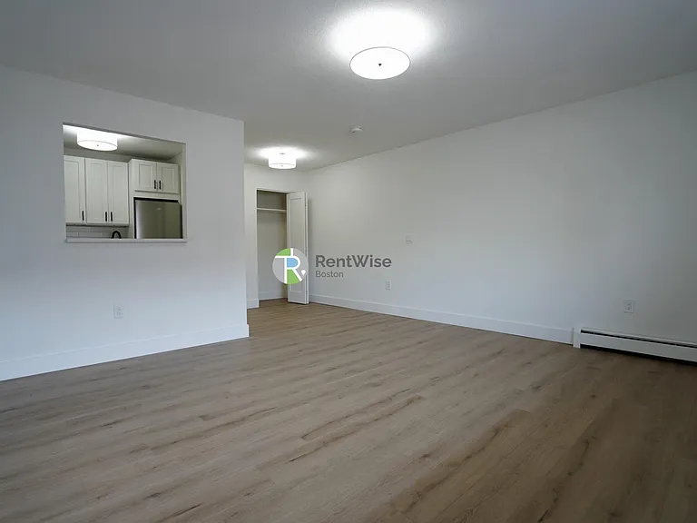 745 E 6th St #3 — Photo 3