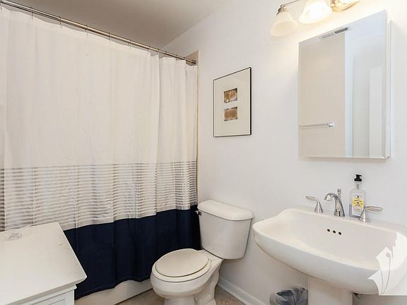 5th image of 1308 W Pratt Blvd #Th