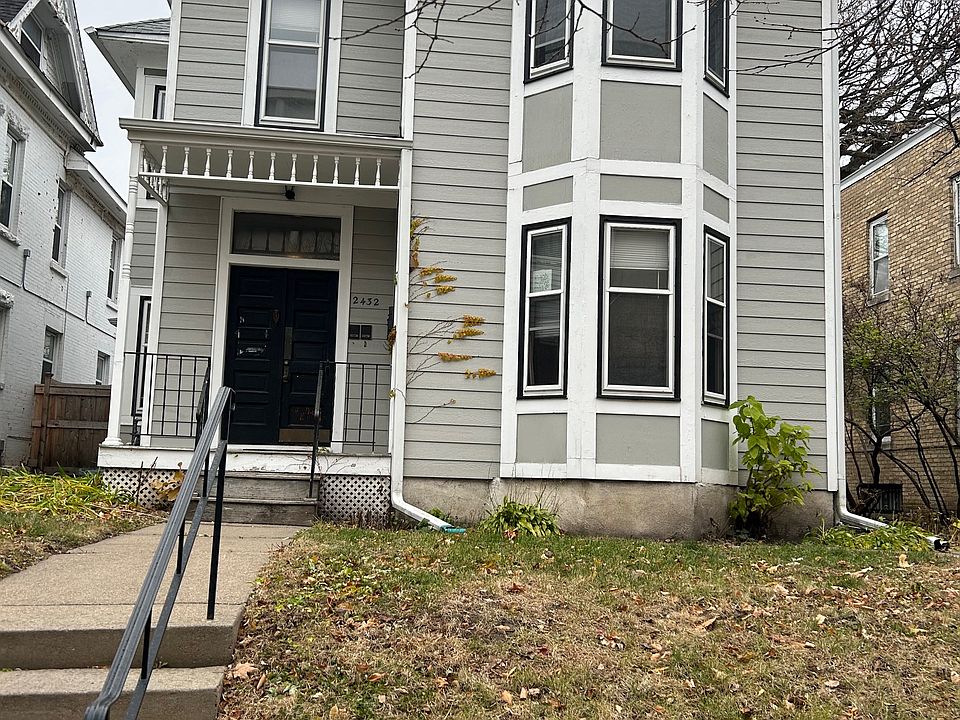 Front of 2432 Stevens Ave S