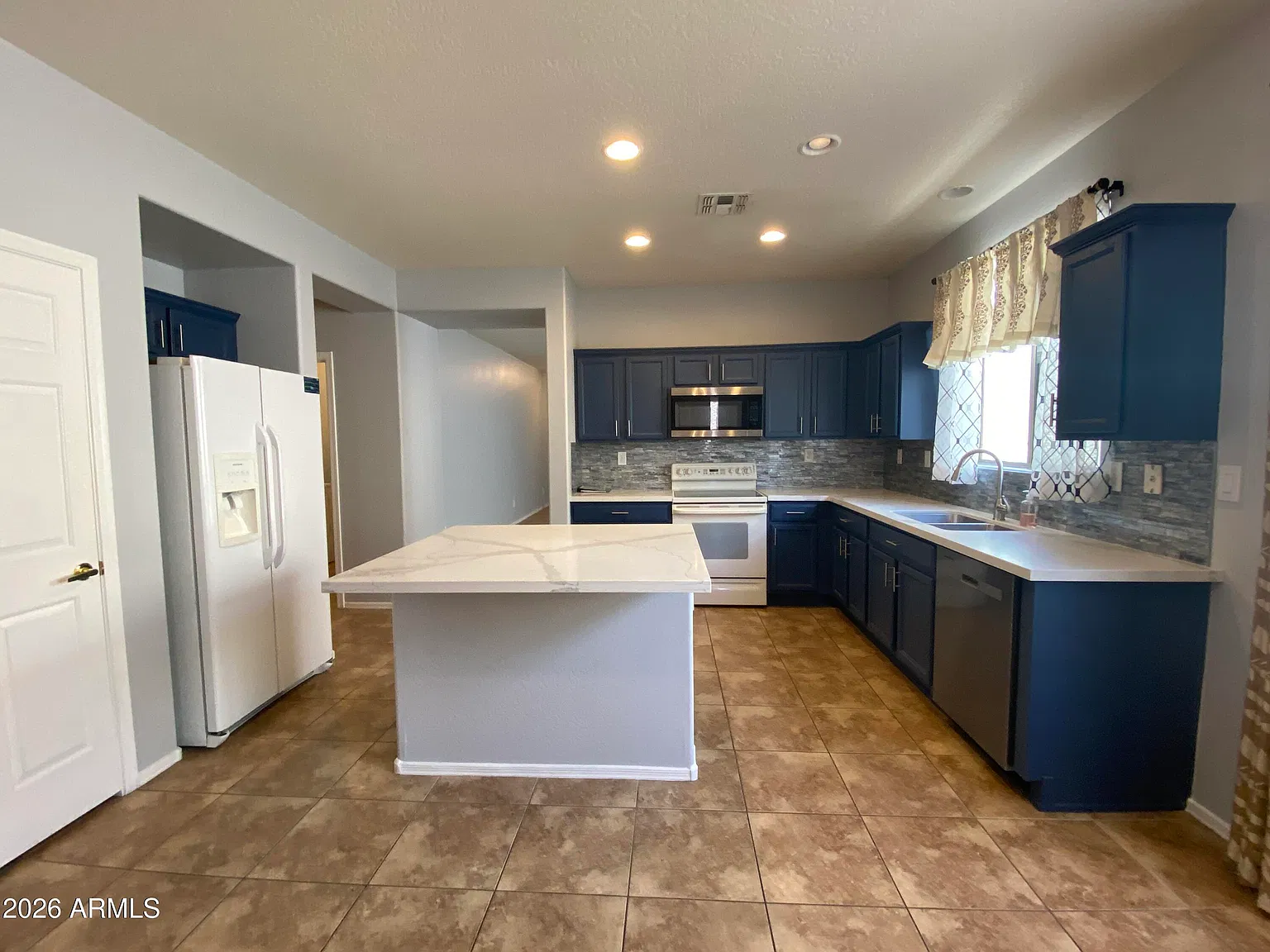 4 bed, 2.0 bath, 1827 sqft, $2,395 — Photo 3