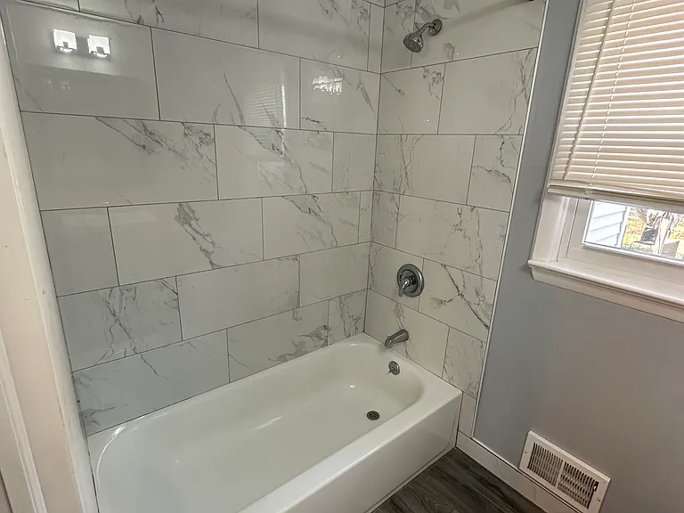 Hunter Ave — Photo 16