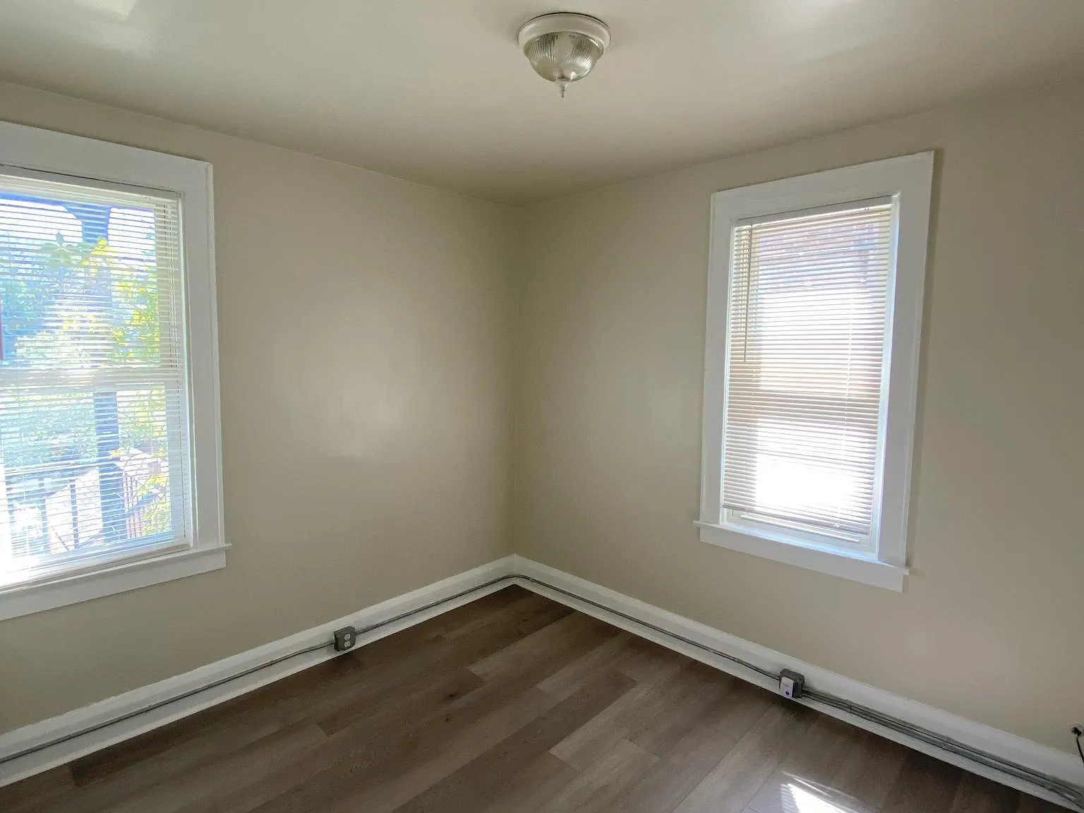 2 bed, 1000 sqft, $1,200 — Photo 1