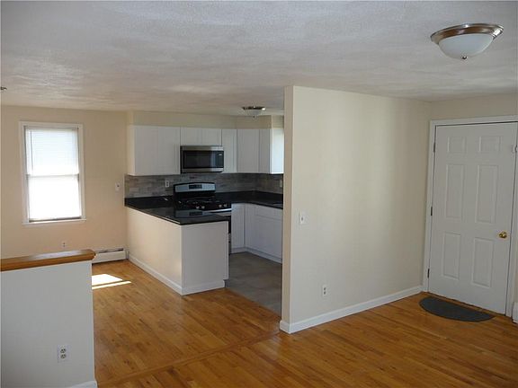4th image of 10 Evergreen Dr