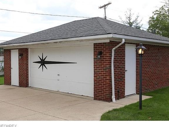 4th image of 10716 S Highland Ave