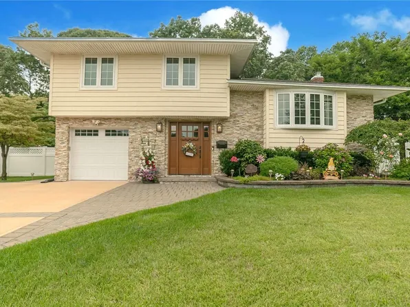 60 Howell Drive, Smithtown, NY 11787