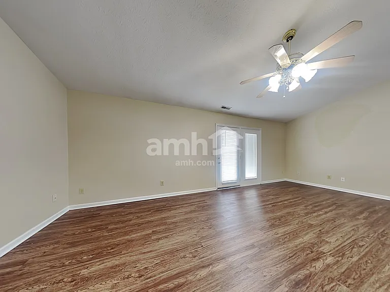 912 Marcia Dr — Photo 6