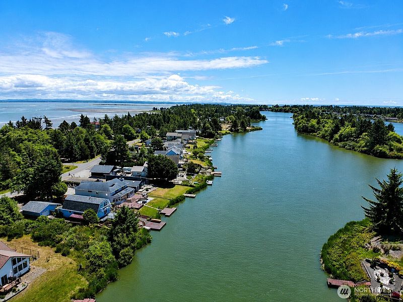 5th image of 417 Duck Lake Drive SE