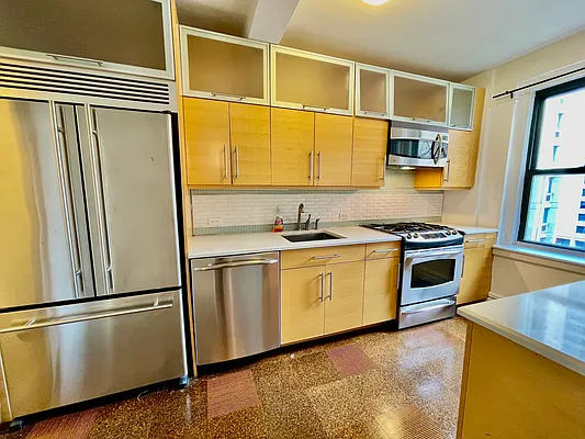 Rented by R New York | media 23